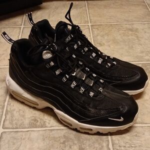 Men's Black Nike Air Max 95 Sneakers Size 13